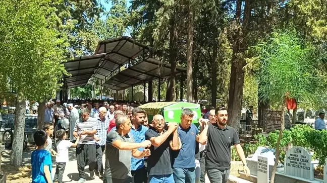 Adana'da su kuyusunda yaşamını yitiren 2 kişinin cenazeleri defnedildi