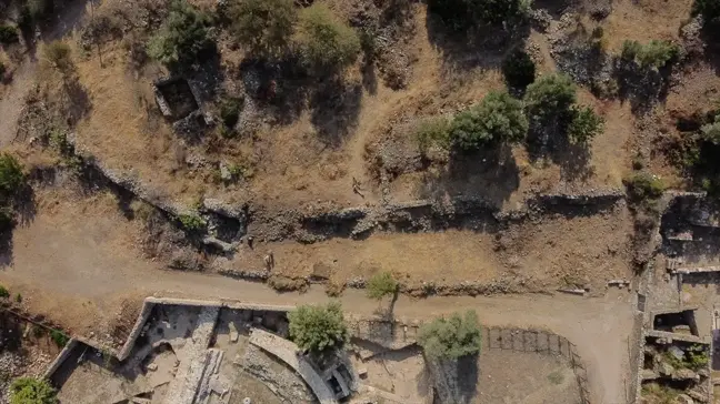 Mersin'deki Kelenderis Antik Kenti'nde 2 Bin 500 Yıllık Kale Gün Yüzüne Çıkarılıyor