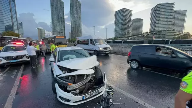 Şişli'de İETT otobüsüyle otomobil çarpıştı: 3 yaralı