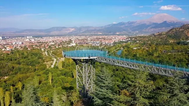 Isparta'da Kirazlıdere Cam Seyir Terası 450 Bin Kişi Tarafından Ziyaret Edildi