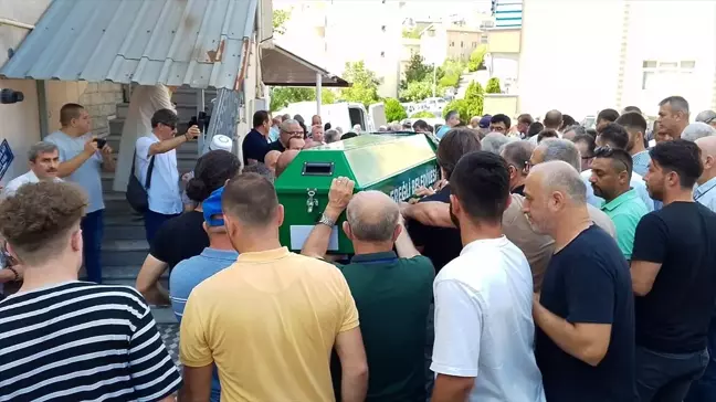 Zonguldak'ta Kardeşi Tarafından Bıçaklanarak Öldürülen Kadının Cenazesi Toprağa Verildi