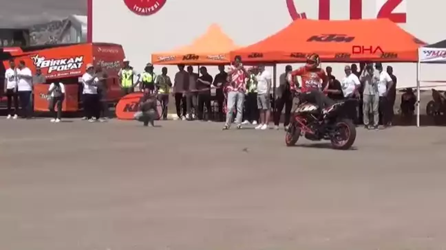 Motofest Drag Yarışlarında Pilotun Alevlerin İçinden Geçişi Heyecanlandırdı