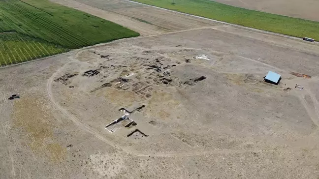 Eskişehir'deki Höyük Kazısında Tunç Çağı'na Ait Yapı Gömme Kültürüne Ait Bulgular Bulundu