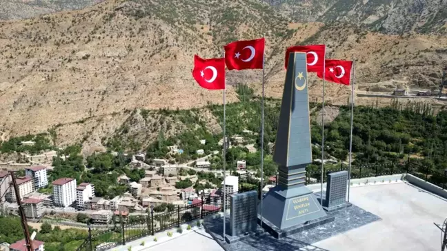 Şırnak'ın Uludere ilçesinde şehit edilen güvenlik görevlileri için dev anıt yapıldı