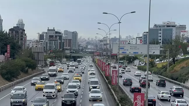 İstanbul'da Okul Öncesi ve İlkokul Birinci Sınıf Öğrencilerinin Uyum Haftası Trafik Yoğunluğuna Neden Oldu