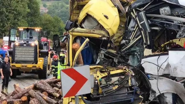 Zonguldak'ta Otobüs ve Kamyon Çarpıştı: 2 Ölü, 23 Yaralı