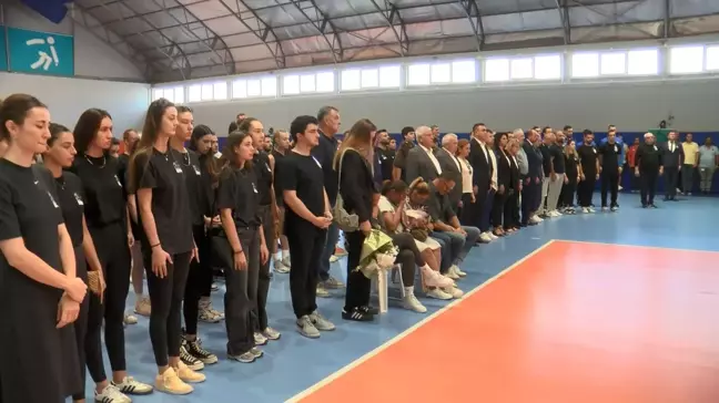 Nilüfer Belediyespor Kadın Voleybol Takımı'ndan Pilar Marie Victoria Lopez için tören düzenlendi