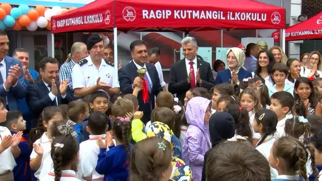 İstanbul'da Anaokulu ve İlkokul 1. Sınıf Öğrencileri Okula Başladı