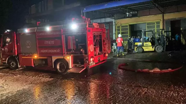 Mersin Erdemli'de Sanayi Sitesinde Yangın Çıktı