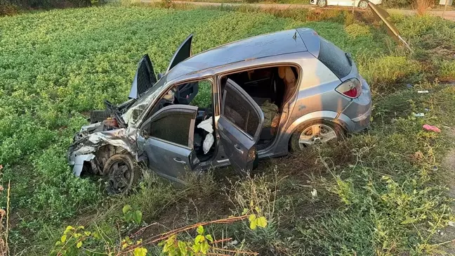 Afyonkarahisar'da Ambulans ile Otomobil Çarpıştı: 2'si Ağır 5 Yaralı