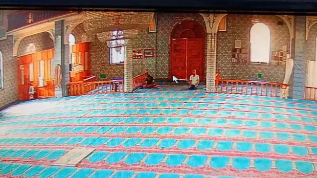 Antalya'da Cami Hırsızı Namaz Kılan Vatandaşı Kandırdı