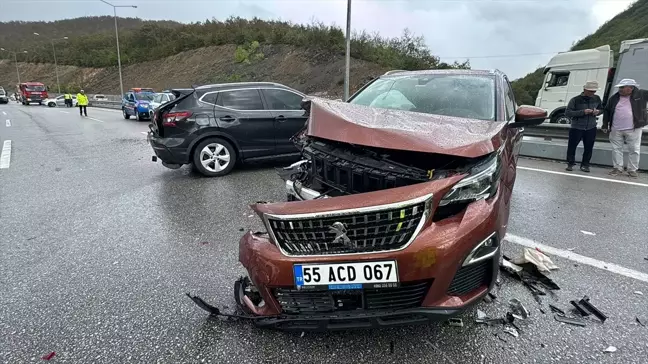 Samsun'da Zincirleme Trafik Kazası: 1'i Ağır 5 Kişi Yaralandı