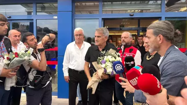 Şenol Güneş Trabzon'da Çiçeklerle Karşılandı