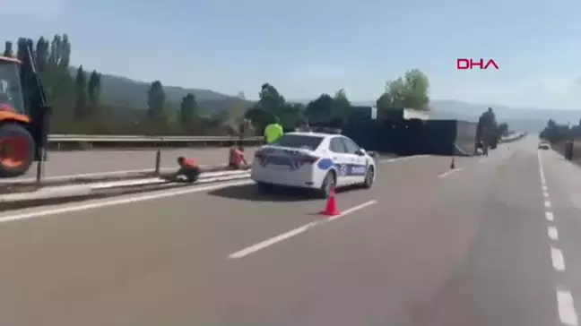 Amasya'da süt yüklü tanker ile tekstil malzemesi yüklü TIR çarpıştı