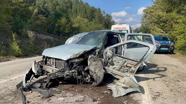 Bolu'da korkunç kaza: Otomobil ile kamyon çarpıştı, 2 kişi yaralandı