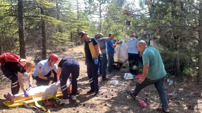 Karaman'da Hafif Ticari Araç Devrildi: 5 Yaralı