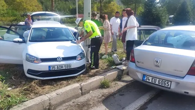 Samsun'da Otomobil Çarpışması: 3 Hemşire, 7 Kişi Yaralandı