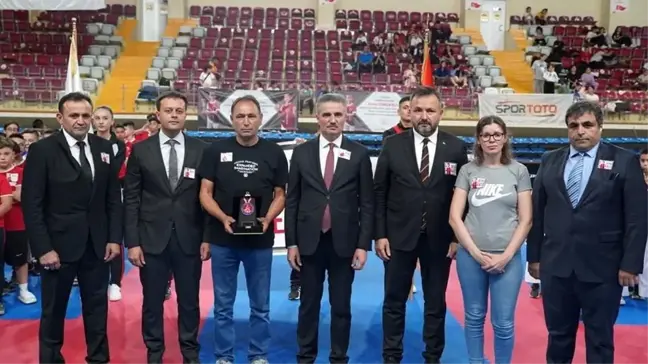 Isparta'da Karate Şampiyonası Enes Gündaşlı'nın Anısına Düzenlendi