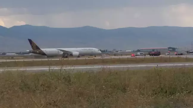 Air Vistara Havayolları'na ait uçak bomba ihbarı üzerine Erzurum Havalimanı'na zorunlu iniş yaptı