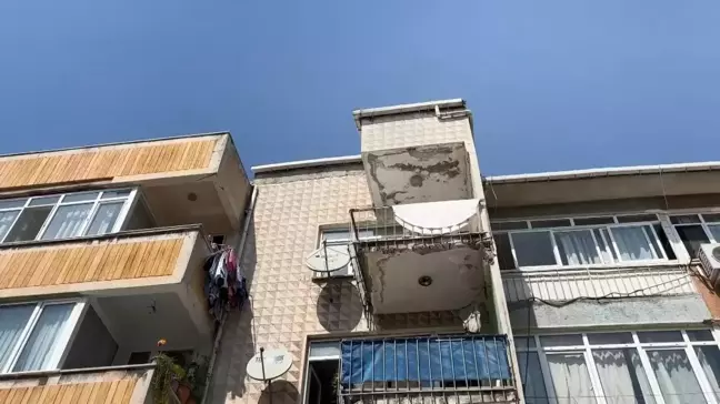 Üsküdar'da Karacaahmet Mezarlığı'nın Karşısındaki Apartmanlar Deprem Riski Taşıyor