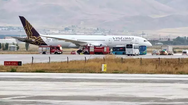 Erzurum Havalimanı'nda bomba ihbarı: Uçakta arama çalışmaları devam ediyor