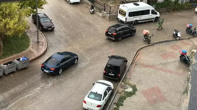 Elazığ'da sağanak hayatı olumsuz etkiledi