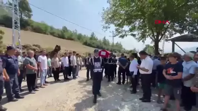 Kozan'da trafik kazasında hayatını kaybeden Uzman Çavuş Hamza Yılmaz toprağa verildi