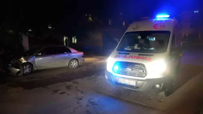 Kırıkkale'de Kafa Kafaya Çarpışan Otomobillerde 4 Kişi Yaralandı