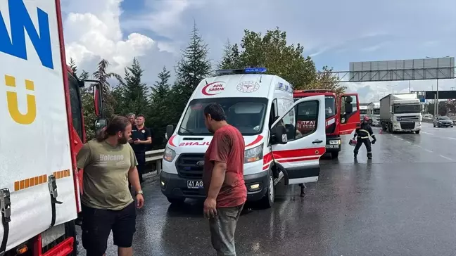 Gebze'de tıra çarpan kamyonun sürücüsü yaralandı