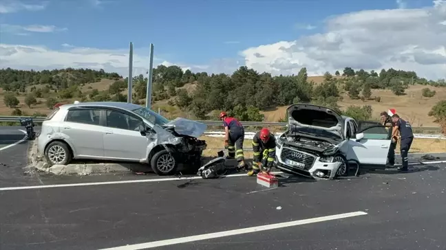 Bilecik'te Otomobil Çarpışması: 1'i Bebek 5 Kişi Yaralandı