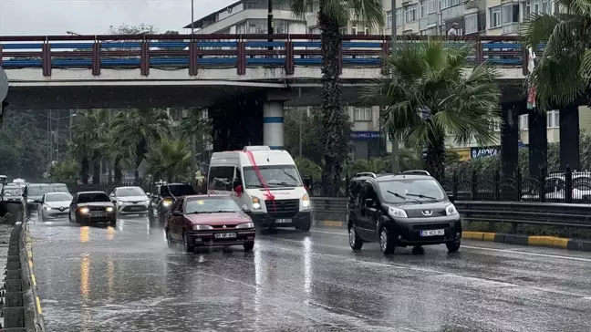 Trabzon'da Sağanak Yağış Hayatı Olumsuz Etkiledi