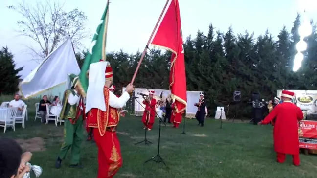 Burhaniye'de Torunun Sünnet Düğününde Mehter Coşkusu