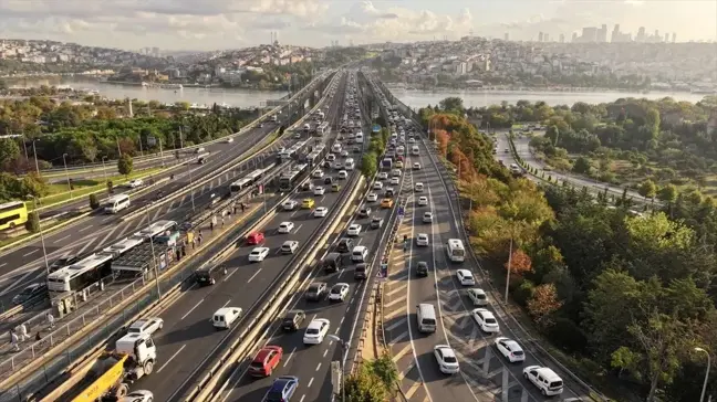 İstanbul'da Yeni Eğitim Yılı Başlarken Trafik Yoğunluğu Artış Gösterdi