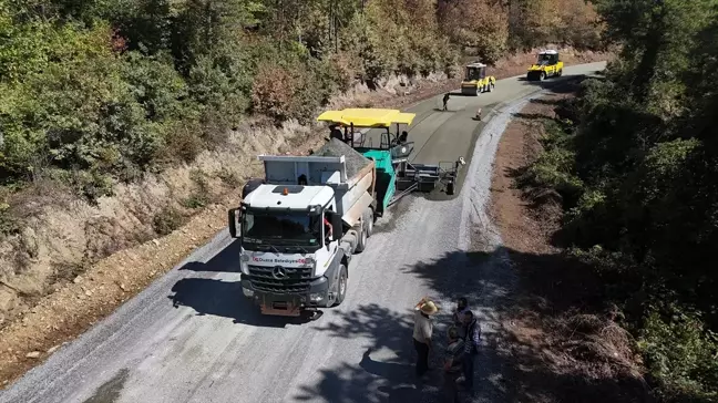 Düzce Belediye Başkanı Faruk Özlü, Korugöl Tabiat Parkı yol yapım çalışmalarını inceledi