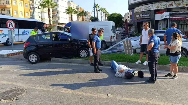 Antalya'da Kırmızı Işık İhlali Sonucu Kaza: Motosiklet Sürücüsü Havaya Fırladı