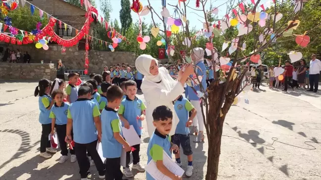 Keban'da İlköğretim Haftası Töreni