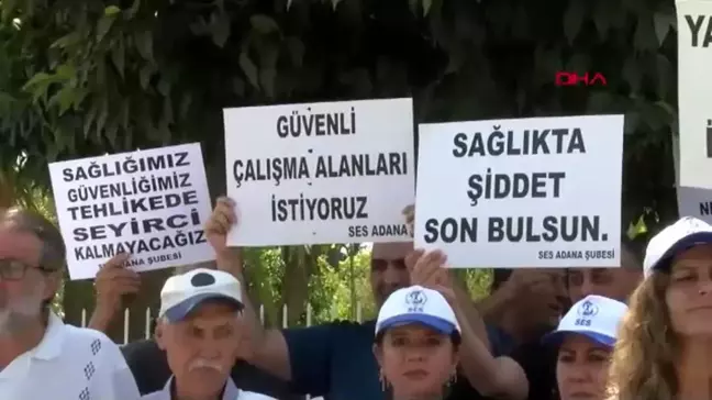 Adana Tabip Odası ve Sağlık Sendikaları İl Sağlık Müdürlüğü önünde eylem yaptı