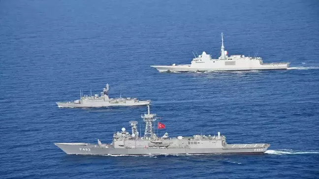 Milli Savunma Bakanlığı, TCG Gelibolu ve TCG Bafra'nın Fransa Deniz Kuvvetleri ile geçiş eğitimleri gerçekleştirdi