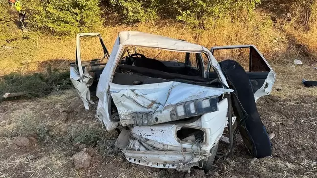 Adıyaman'da şarampole devrilen otomobilde 4 kişi yaralandı