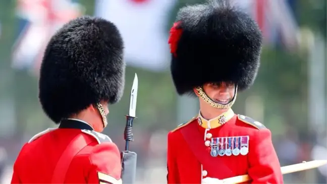 Buckingham Sarayı Muhafızlarının Şapkaları Tartışma Konusu Oldu