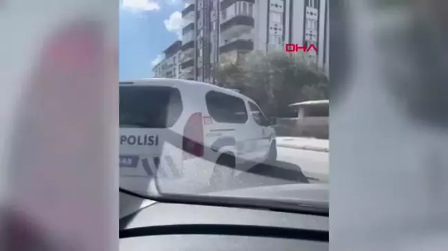 Engelli Vatandaşın Akülü Sandalyesi İçin Polislerden Yardım