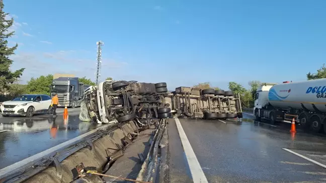 Sapanca'da Etilen Glikol Yüklü Tanker Devrildi