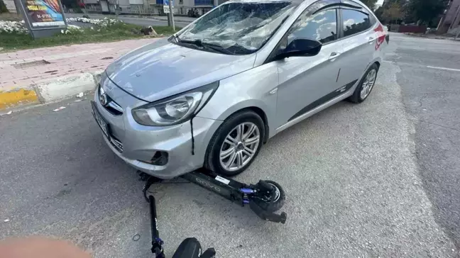 Elazığ'da Otomobil ile Scooter Çarpıştı: 2 Yaralı