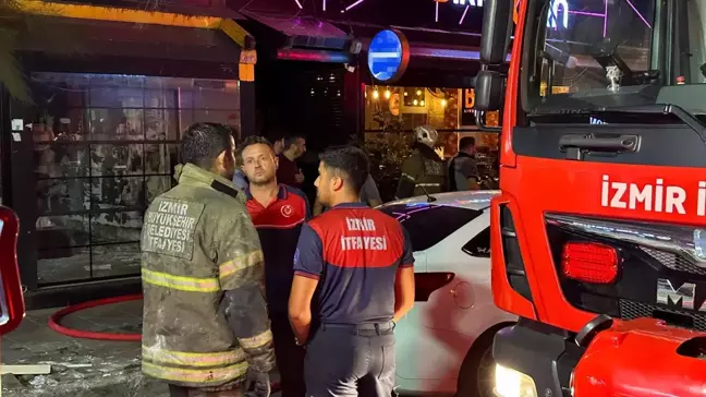 İzmir'de Çatı Katında Yangın: 100 Güvercin Hayatını Kaybetti