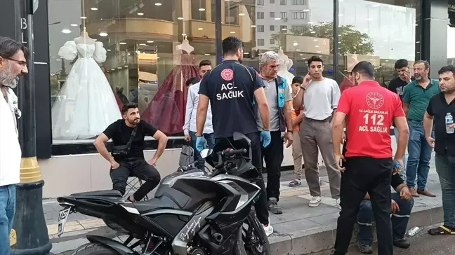 Adıyaman'da Otomobil ile Motosikletlerin Çarpıştığı Kaza: 2 Yaralı