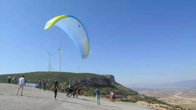 Gaziantep'te Yamaç Paraşütü Festivali Başladı