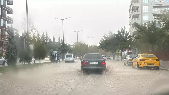 Şanlıurfa'da Sağanak Yağış Hayatı Olumsuz Etkiledi