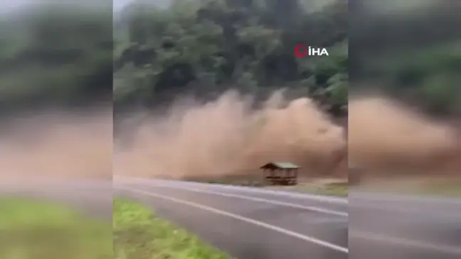 Trabzon'da Şiddetli Yağışlar Hayatı Felç Etti