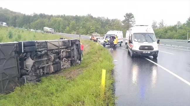 Zonguldak'ta Midibüs Devrildi: 9 Yaralı