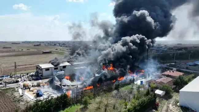 Tekirdağ'da Kimya Fabrikasında Yangın Çıktı